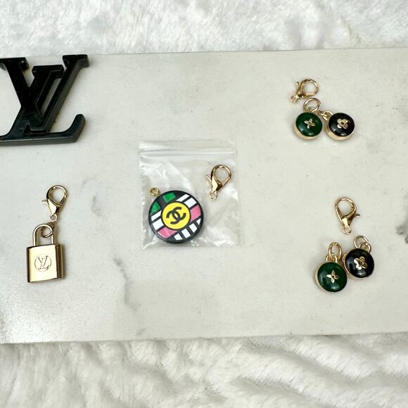 Authentic luxury brand charm Pendants *ONLY ONE*  LIKE NEW - Picture 4 of 7